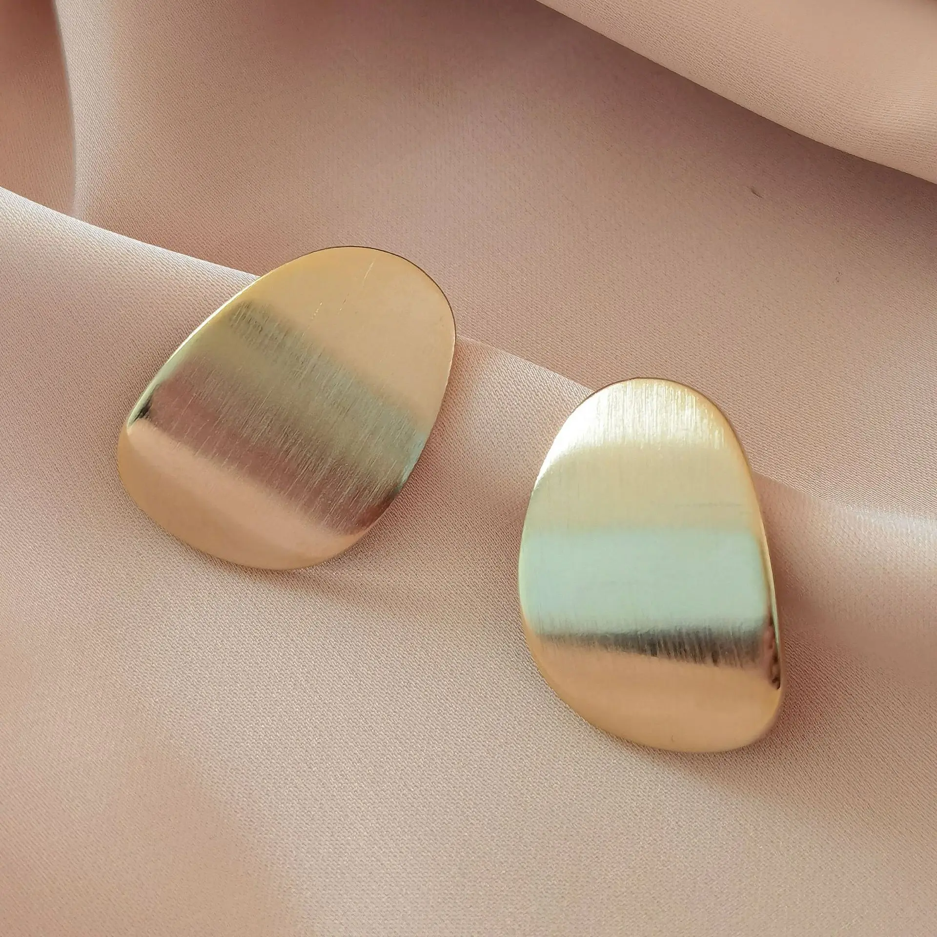 202214k Gold Fiiled Classic Elagant Earrings for Lady Chunky Geometric Ear Jewelry Arc Metal Modern For Girls Daily Wear