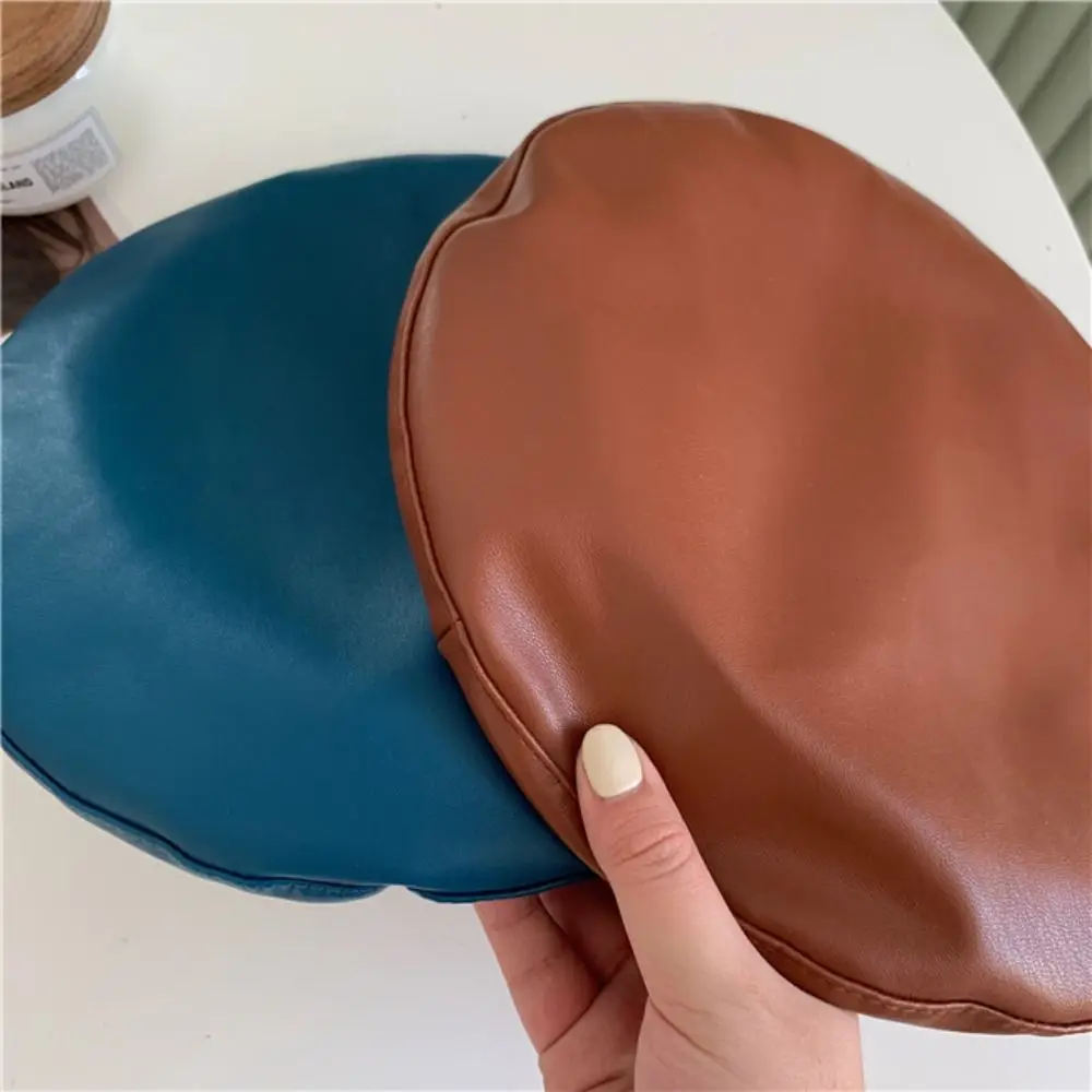 หมวกเบเร่ต์ PU สีพื้น สไตล์เรโทรอังกฤษ ทรงแบน สไตล์เกาหลี Y2K สำหรับสาวๆ