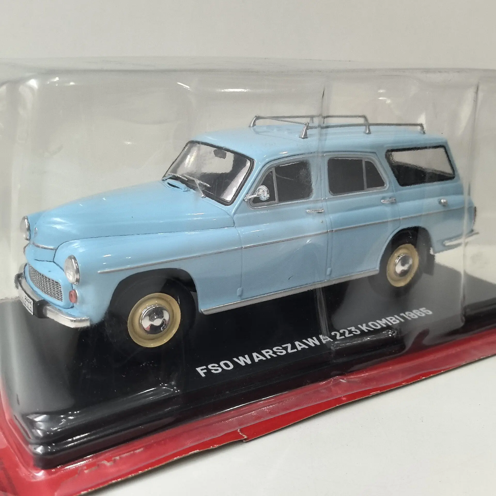 There Is Small Dust on The Car Body Diecast IXO 1/24 Scale FSO WARSZAWA 223 KOMBI 1965 Alloy Car Model view 2