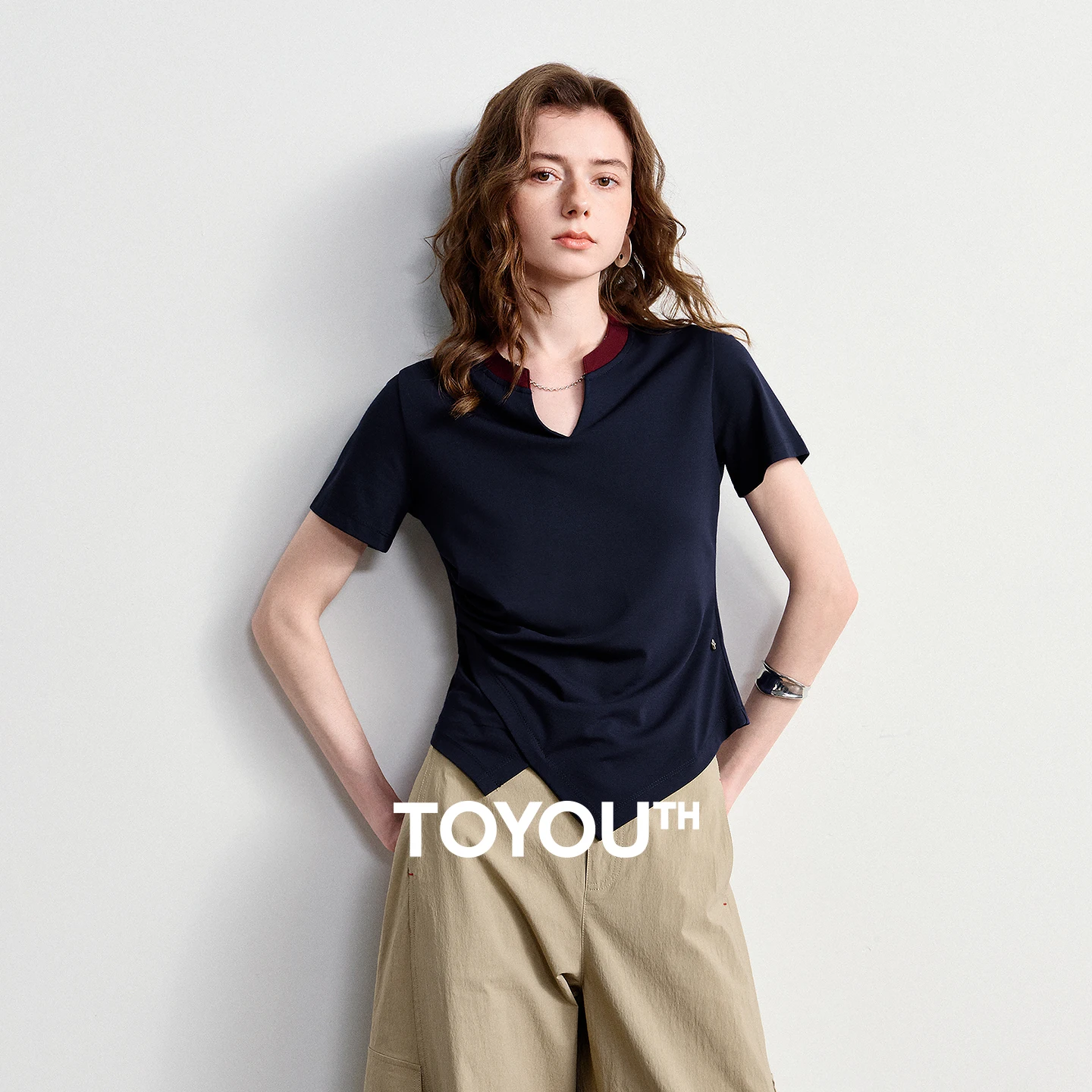 TOYOUTH Women T-Shirt 2026 Summer New Deconstructed V-Neck Regular Fit Short Length Ruching Waist Side Slit Trendy Tops