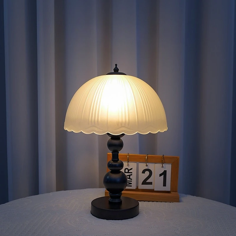 Tricolor Desk Lamp Bedroom Study Bedside Table Lamps French Retro Style Frosted Glass Mood Light Baking Paint Lighting Lights