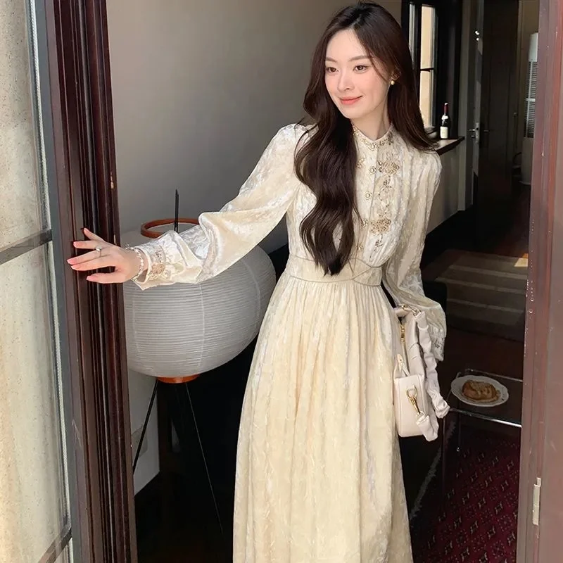 

Весна 2025 г., новое китайское платье с круглым вырезом, уменьшающее возраст, очаровательное платье высокого качества с длинными рукавами, женское утягивающее однотонное платье