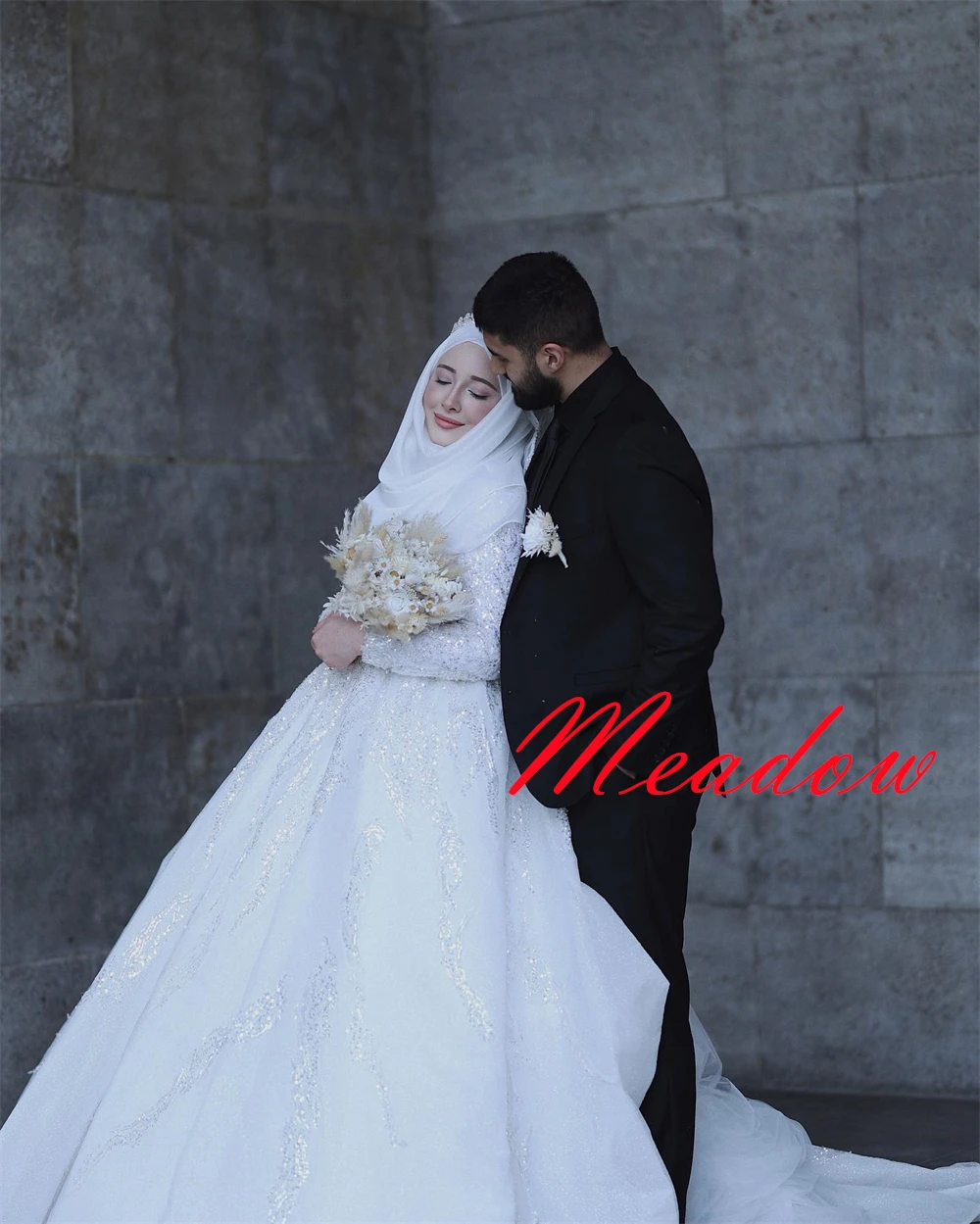 ที่กําหนดเองประณีตสีขาว Organza ชุดแต่งงานคุณภาพสูงคอสูงแขนยาว Chapel Train Sequined ชุดเจ้าสาว