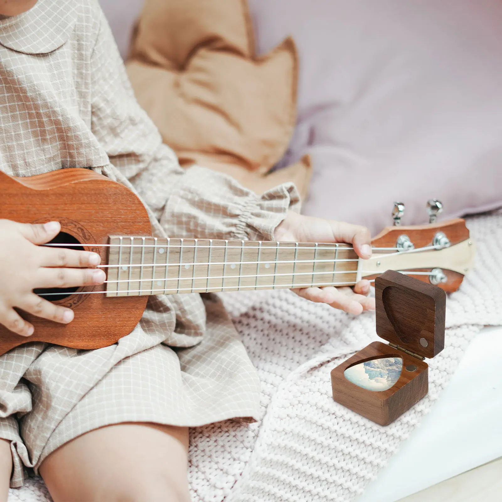 Wooden Guitar Pick Holder – Eco-Friendly, Rounded Edges, Natural Grain, Lightweight & Portable