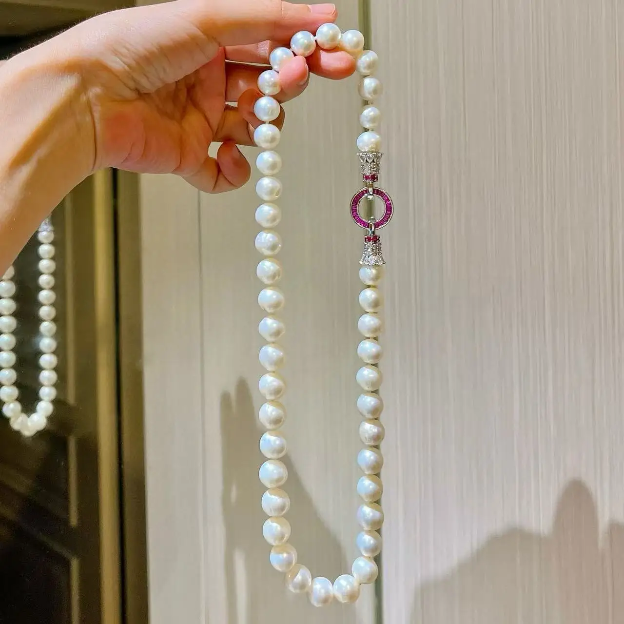 Everyday Elegance: 9-10mm Natural Freshwater Pearl Choker, High-Gloss Classic Strand, Versatile Layering Essential for Women