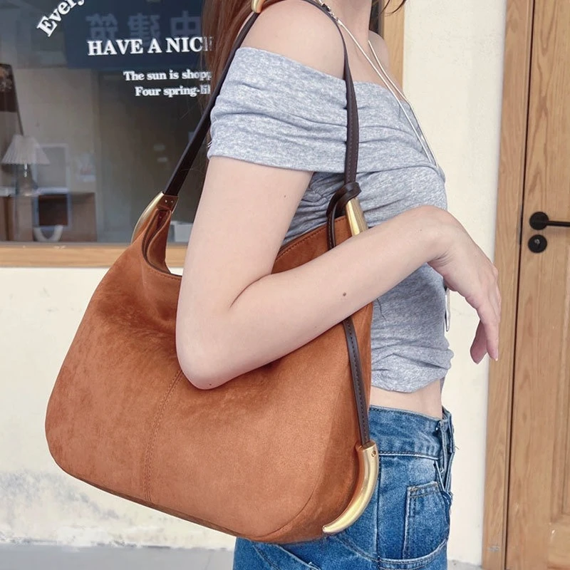 

JW PEI Hobo Bag Tote Bag: Simple, Trendy, Versatile, High-End, Shoulder Bag, Large Capacity, Crossbody Bag