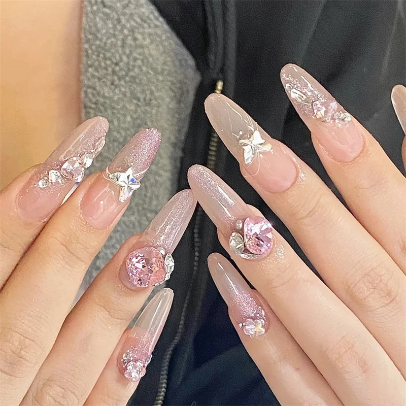 Il Design accattivante Super Flash splendidamente realizzato aggiunge un tocco di glamour migliora la tua Manicure, ideale per gli amanti delle unghie