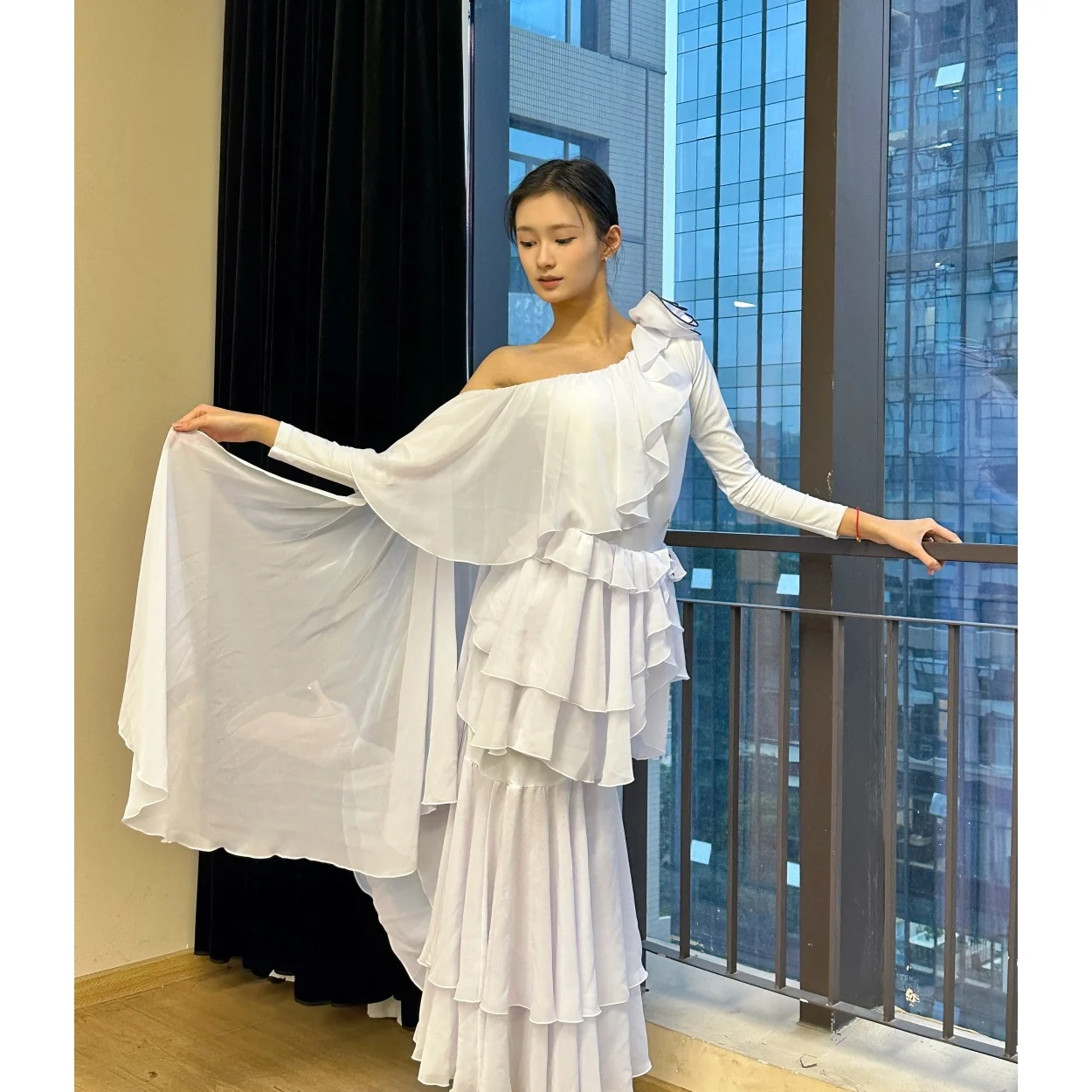 Neue Walzer Ballroom Dance Kleidung Frauen Unregelmäßige Rüschen Tops Rock Weiß Leistung Kostüm Erwachsene Ballroom Dance Kleid BL16797