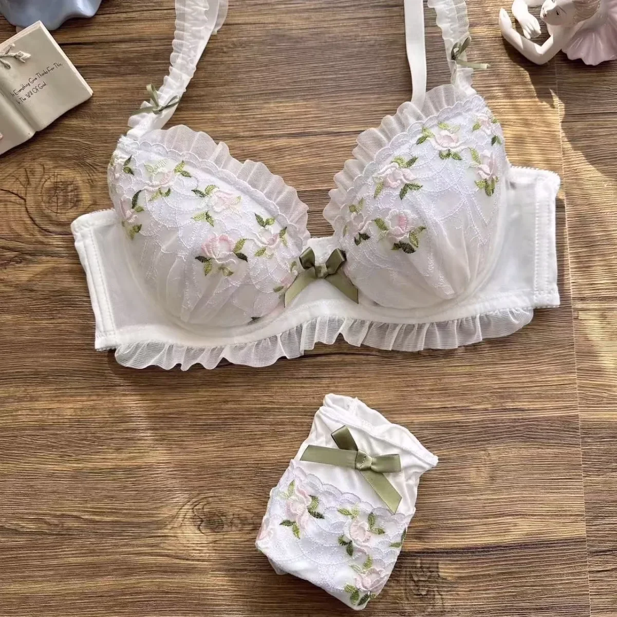 Fresh embroidery thin cup lingerie with briefs college style student girls cute bras gathered sexy underwear bra set