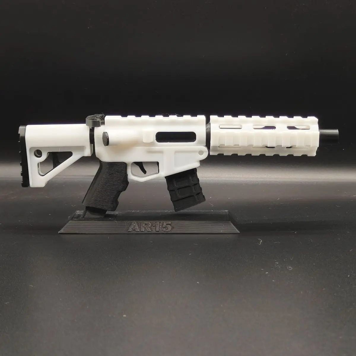 AR-15 / M4 Pocket Rifle – 3D Printed Field-strippable Bolt-Action Toy, Non-firing Tactical Carbine EDC Fidget Keychain Decor