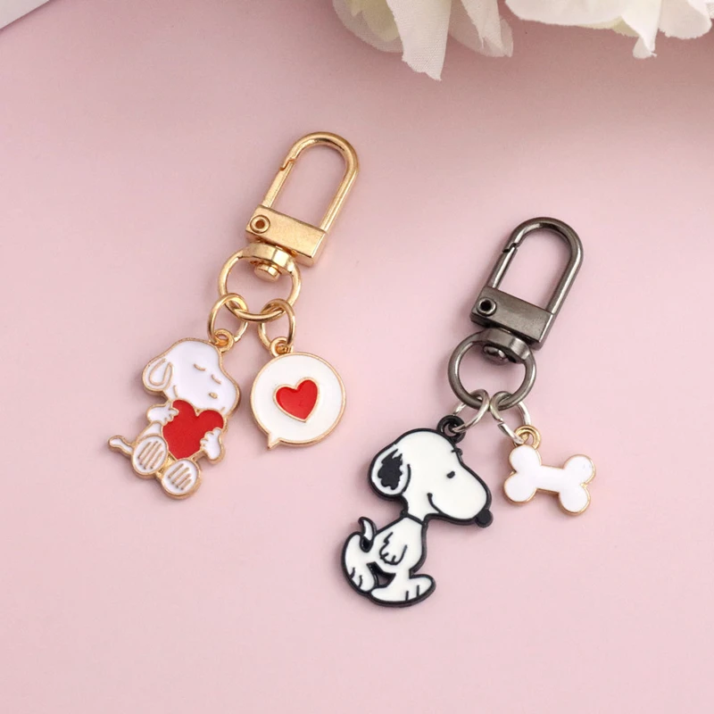 6piece Cartoon Snoopy Metal Keychain Kawaii snoopy Key Rings on The Phone Backpack Pendants Souvenir Accessories figure toys