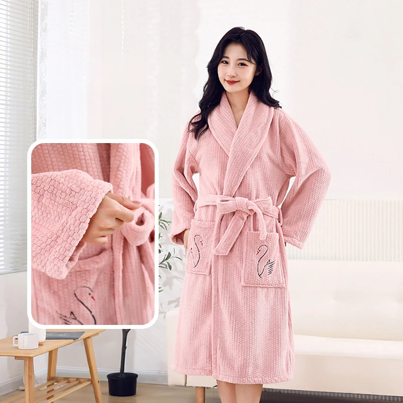 

Embroidered Custom Pattern 740g New Coral Fleece Bathrobe for Men and Women Home Use Absorbent Quick Dry Long Sleeve Thick