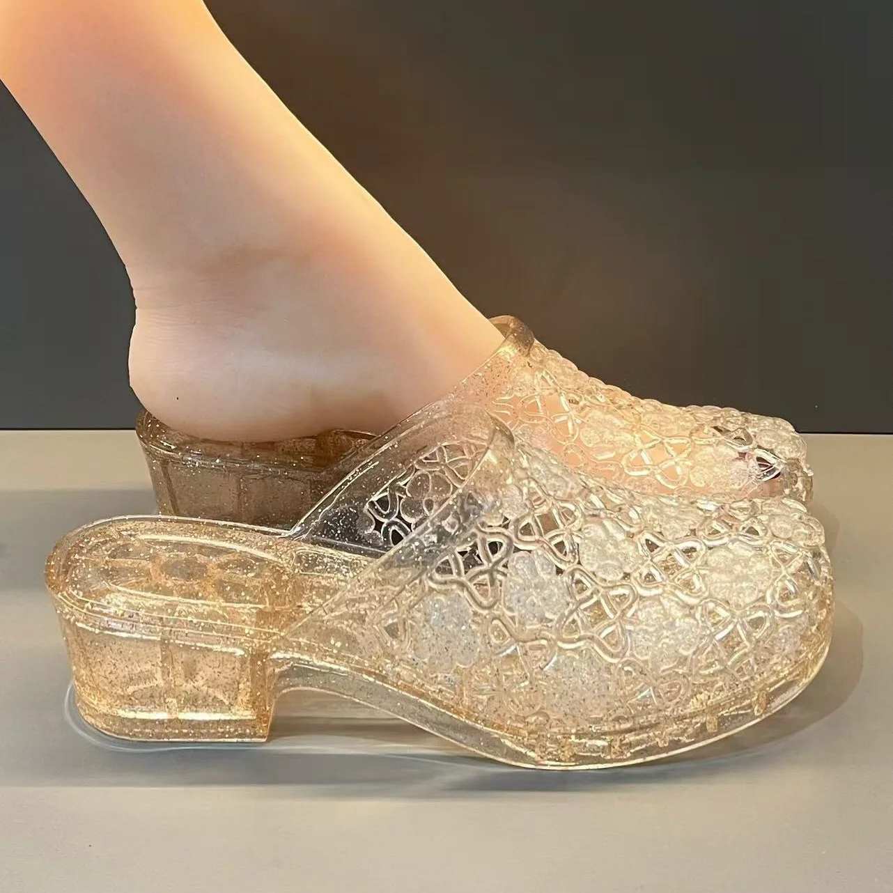 New Sparkling Cut-outs Sandals Women Chunky Heeled Transparent Jelly Shoes 2026 Mom Casual Walking Slippers view 6