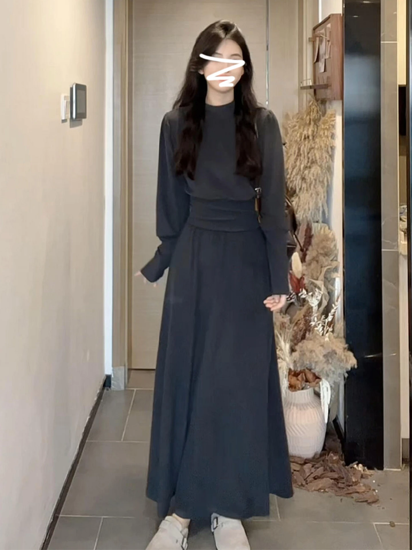 

Новинка Весна 2026: Элегантный вязаный комплект с длинным платьем и футболкой с круглым вырезом и коротким рукавом, подчеркивающий талию, для женщин, повседневный стиль.