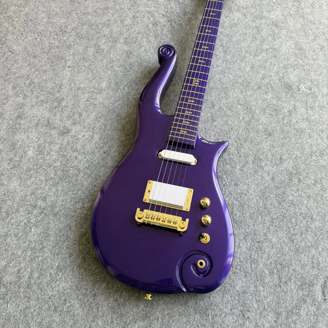 Gloss Purple Cloud‑Shaped Electric Guitar, SH Single‑H Humbucker Pickups, Gold Hardware, Unique Stage‑Performance Guitar