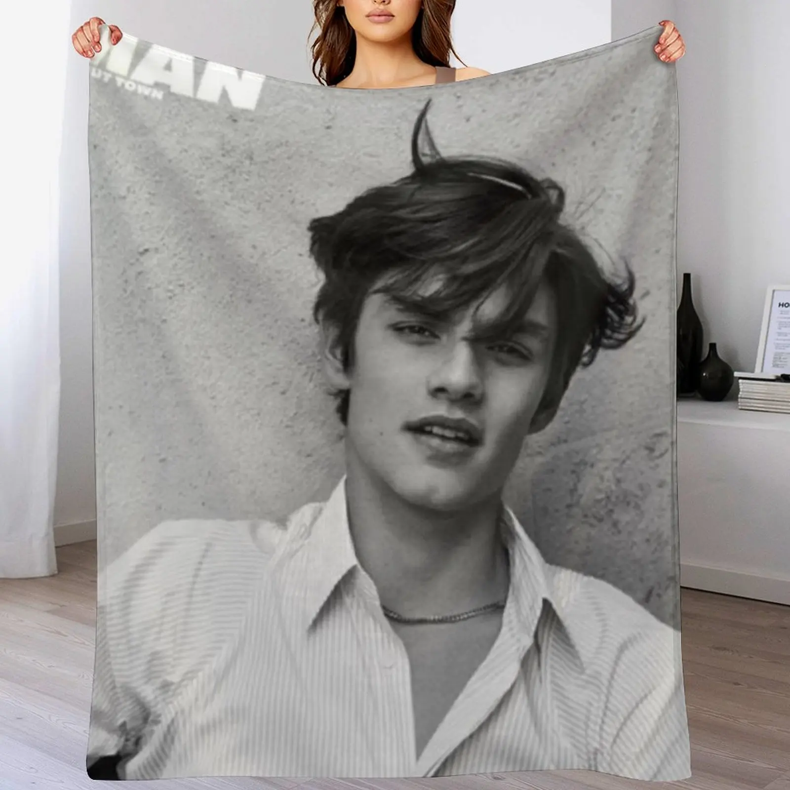 

Louis Partridge Modeling Pictures Throw Blanket Luxury Comforter Tourist Plush Blankets