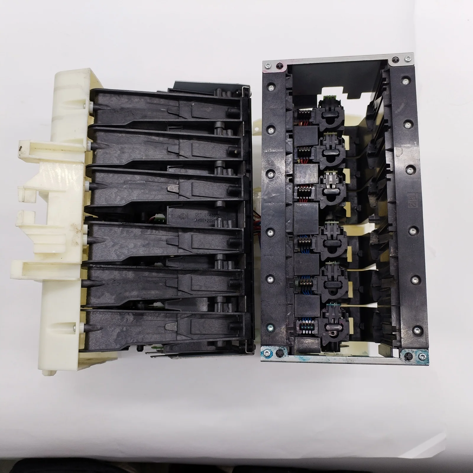 

2pcs Ink Cartridge Holder Q5669-60498 Fits For HP DesignJet Z3100 Z5400 T610 T790 Z3200 Z 3100