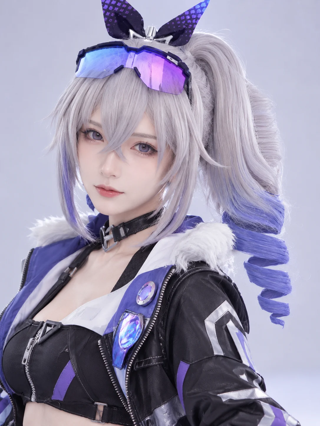 Silver Wolf Anime Game Cosplay Wig, Silver Gray to Purple Ombre with Bangs and Detachable Clip-On Curly Ponytail