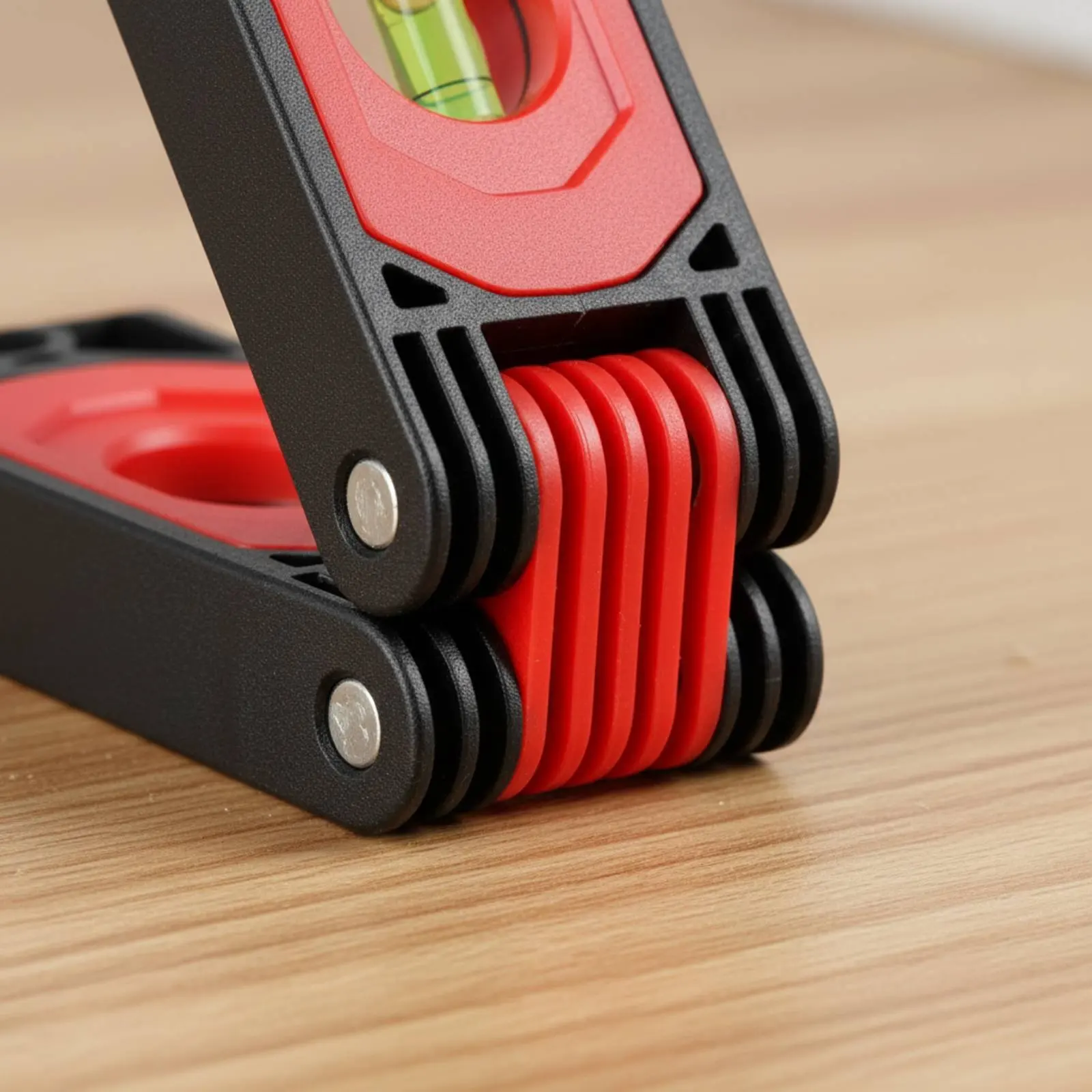 

Multi-Angle Attractive Leveling Tool Foldable Design Articulating Vial Leveling Tool 45/90/full-Circle Vials Sturdy ABS Frame