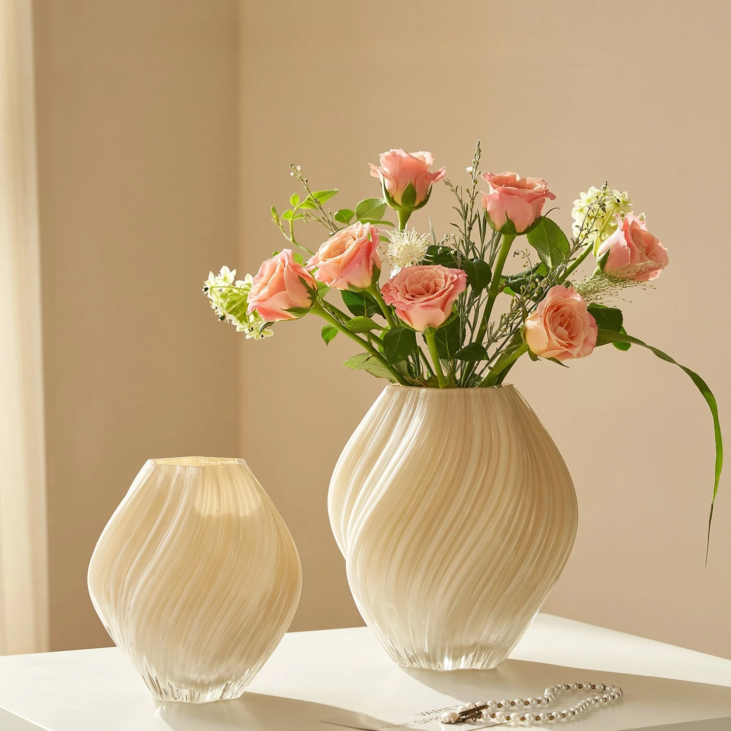 Exotische französische Spiralvase mit Maltzuckermuster, hochwertige Dekovase für Zuhause, Laden oder Gästehaus.