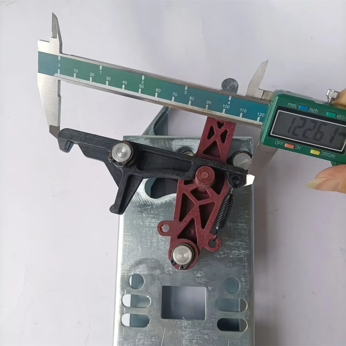 Porta dell'ascensore Skate Direzione sinistra CSK-VF00CD000 Lunghezza totale 470 mm Pezzi di ricambio per ascensore Pezzi di ricambio per ascensore