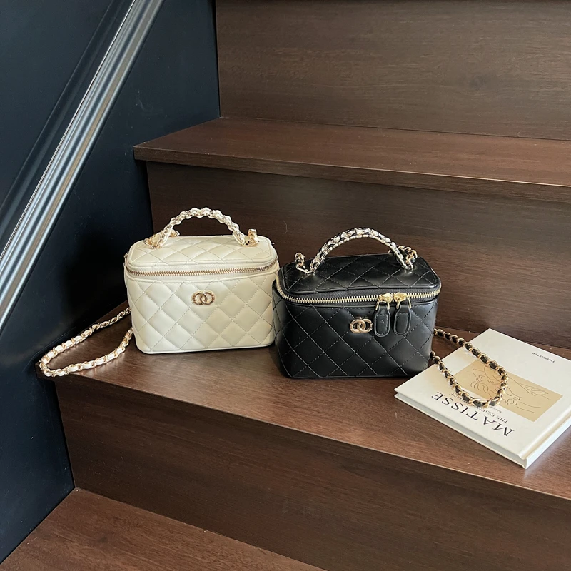 

Modern Designer Zipper Crossbody Bag For Ladies Premium Leather Small Square Bag Multi-Functional Women's Shoulder Bag