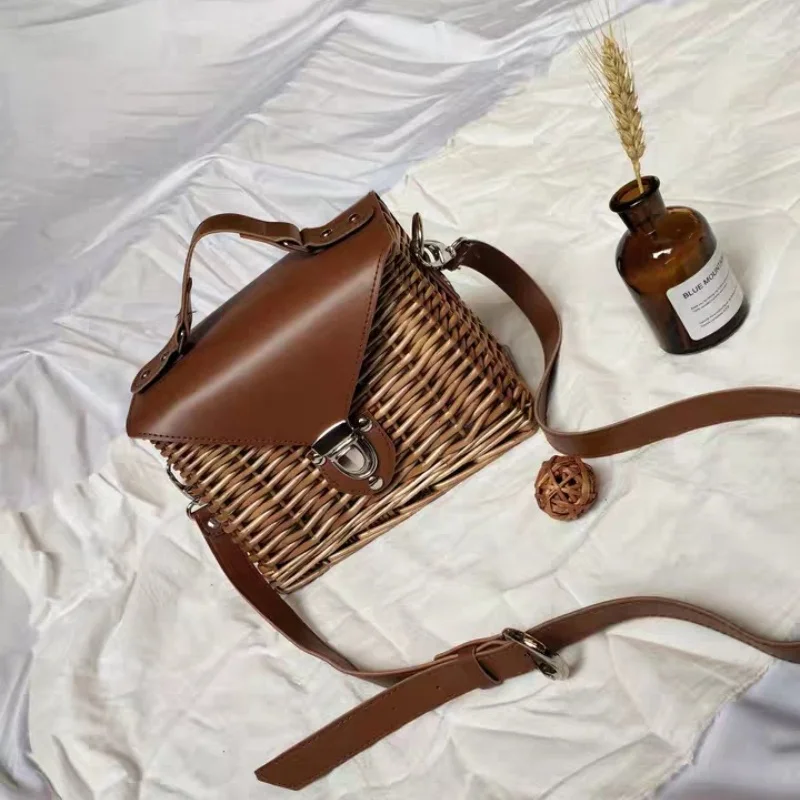 Retro rattan kintted oco bolsa feminina 2025 verão viagem praia saco de palha marrom saco tecido à mão aleta ombro crossbody saco