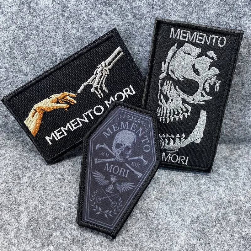 Memento Mori Skull Embroidered Patch Military Patches Hand HOOk&LOOP Backpack Stickers Tactical Armband Emblems Morale Badge