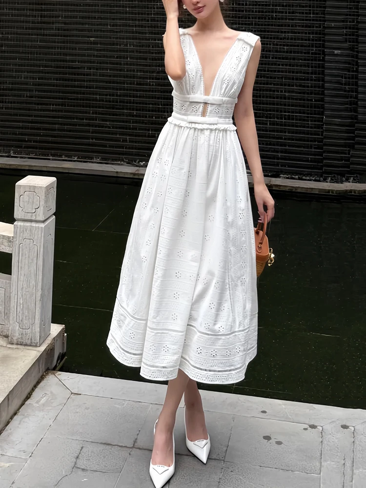 French Champs-style white V-neck lace cutout embroidery long sleeveless dress 2025 Summer new style