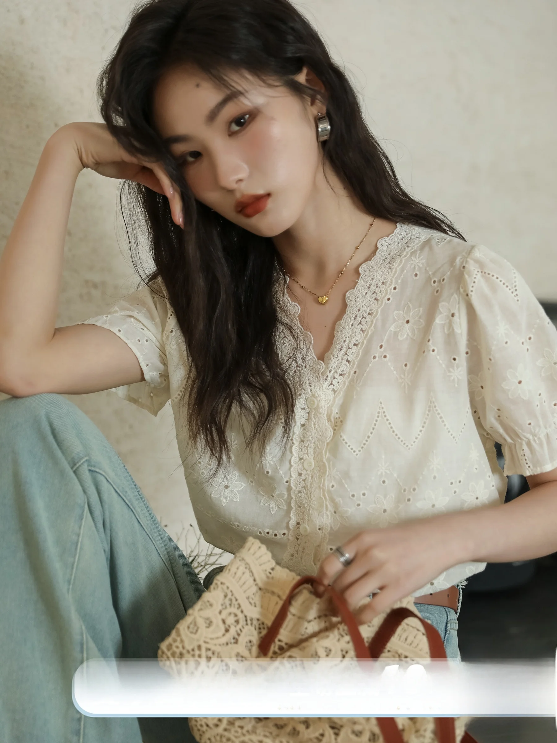 

Yuxiang Gentle Elegance V-ne Hollow out ort Sve Женский летний топ с круглым вырезом, новый дизайн, французский хлопковый топ прямого кроя