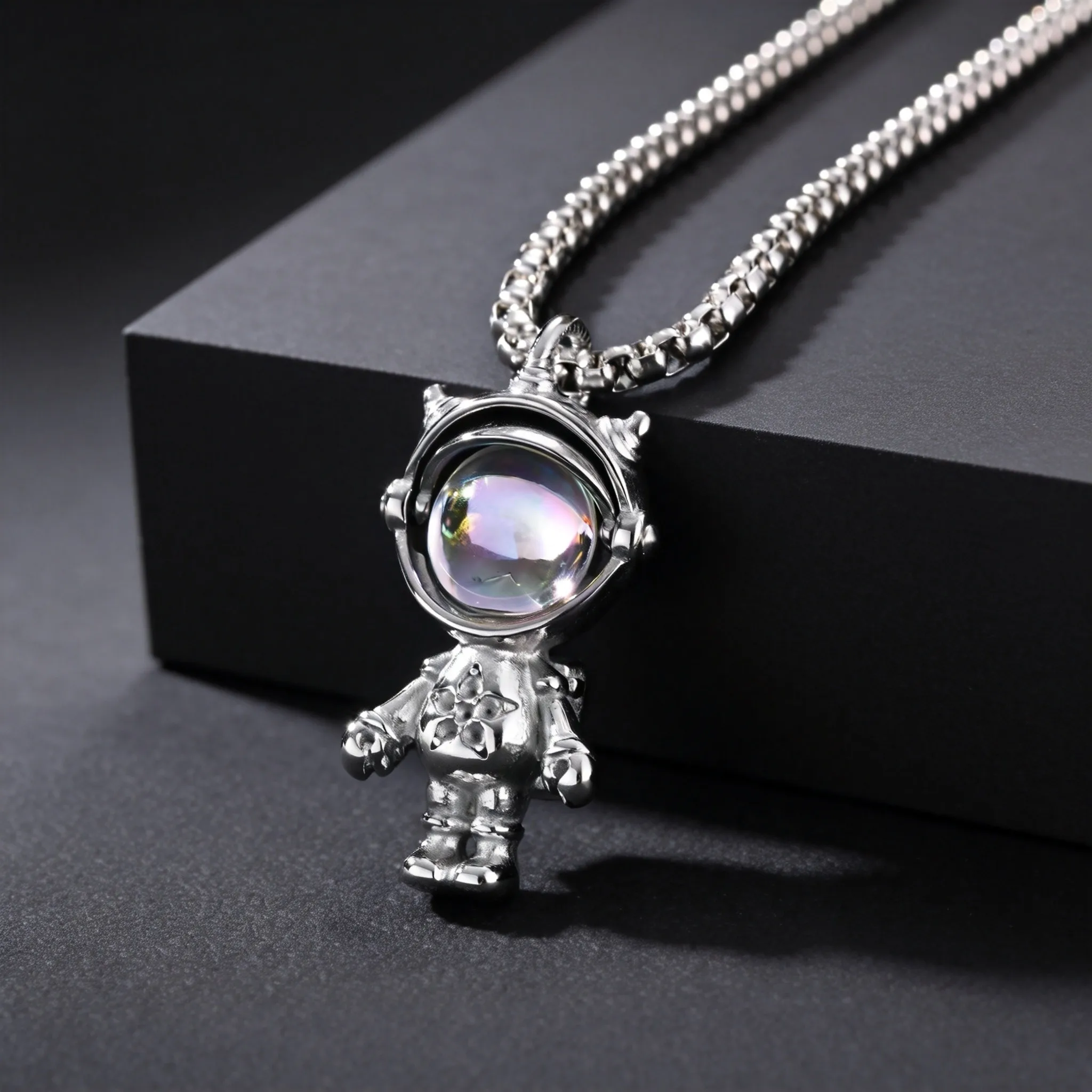 Astronaut Pendant Necklace for Men Openable Space Helmet Spaceman Stainless Steel Necklace Personality Unique Fashion Jewelry