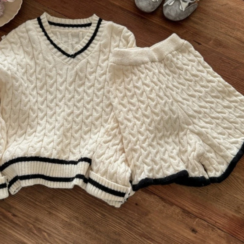 Autumn New Children's Wear Korean Children's Wear Girls' V-neck Fried Dough Twists Pullover Sweater Shorts 2-piece Set