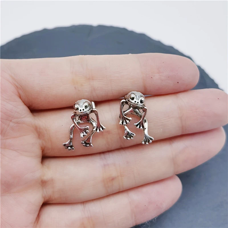 1 Pair Retro Cute Frog Stud Earring For Women Silvery Color Gothic Animal Piercing Earrings Female Charm Gift Jewelry