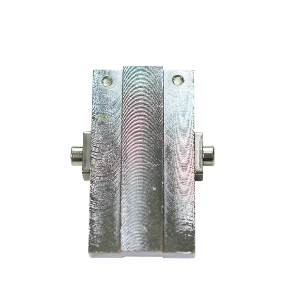 1 paio di strumenti per punzonatura con chiave verticale per speciali. Morsetto per chiave auto e fabbro dal taglio duro