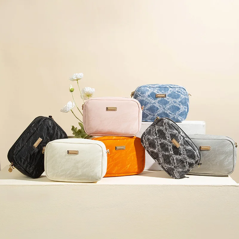 

A new, niche, contrasting color camera bag with printed diamond-patterned crossbody bag for women