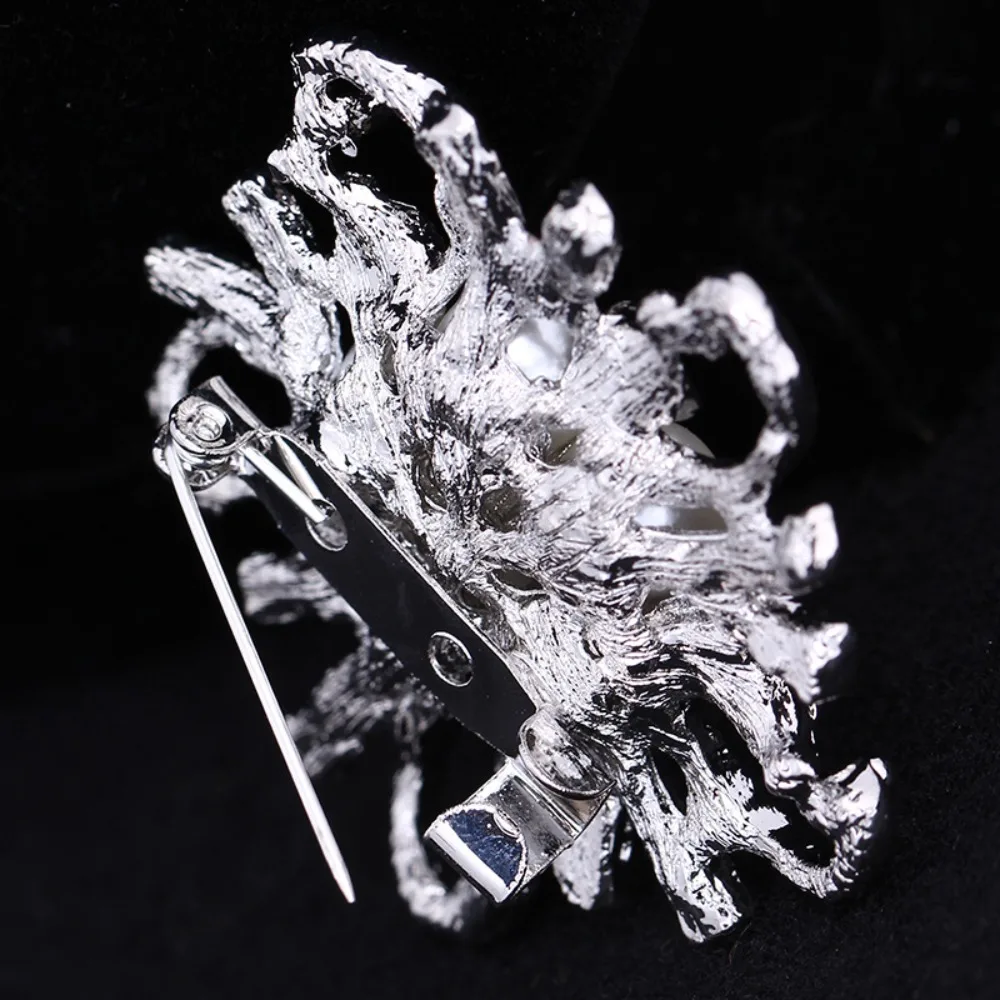 Trendy Metal Flower Brooch for Women Rhinestone Versatile Pearl Brooch Exquisite Brooch Pins Party Clothing Accessories