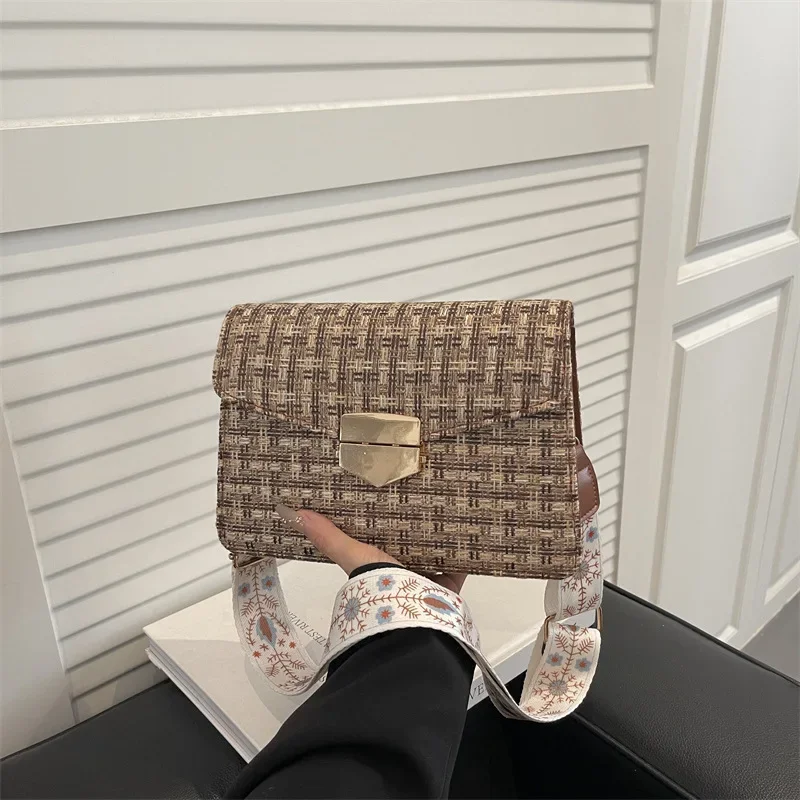 Plaid Lock Broadband Single Shoulder Armpit Bag Temperament Fashionable New Elegant Texture Small Square Bag
