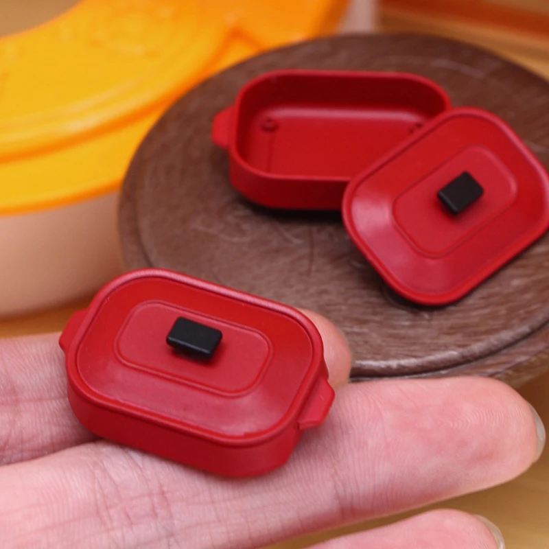 

1 Piece Mini Simulation Cooking Pot Model Dollhouse Kitchen Decoration Miniature Food Play Scene Prop