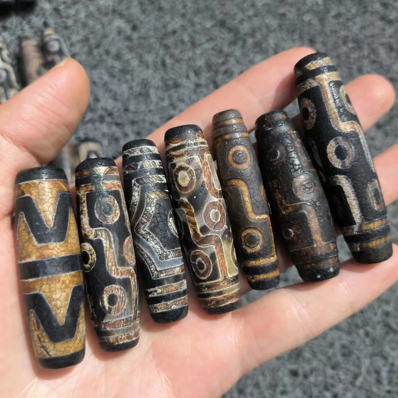 1pcs/lot natural multi-pattern old agate dzi Mineral color Fire offering dragon pattern calcify archaic Jewelry Ethnography diy