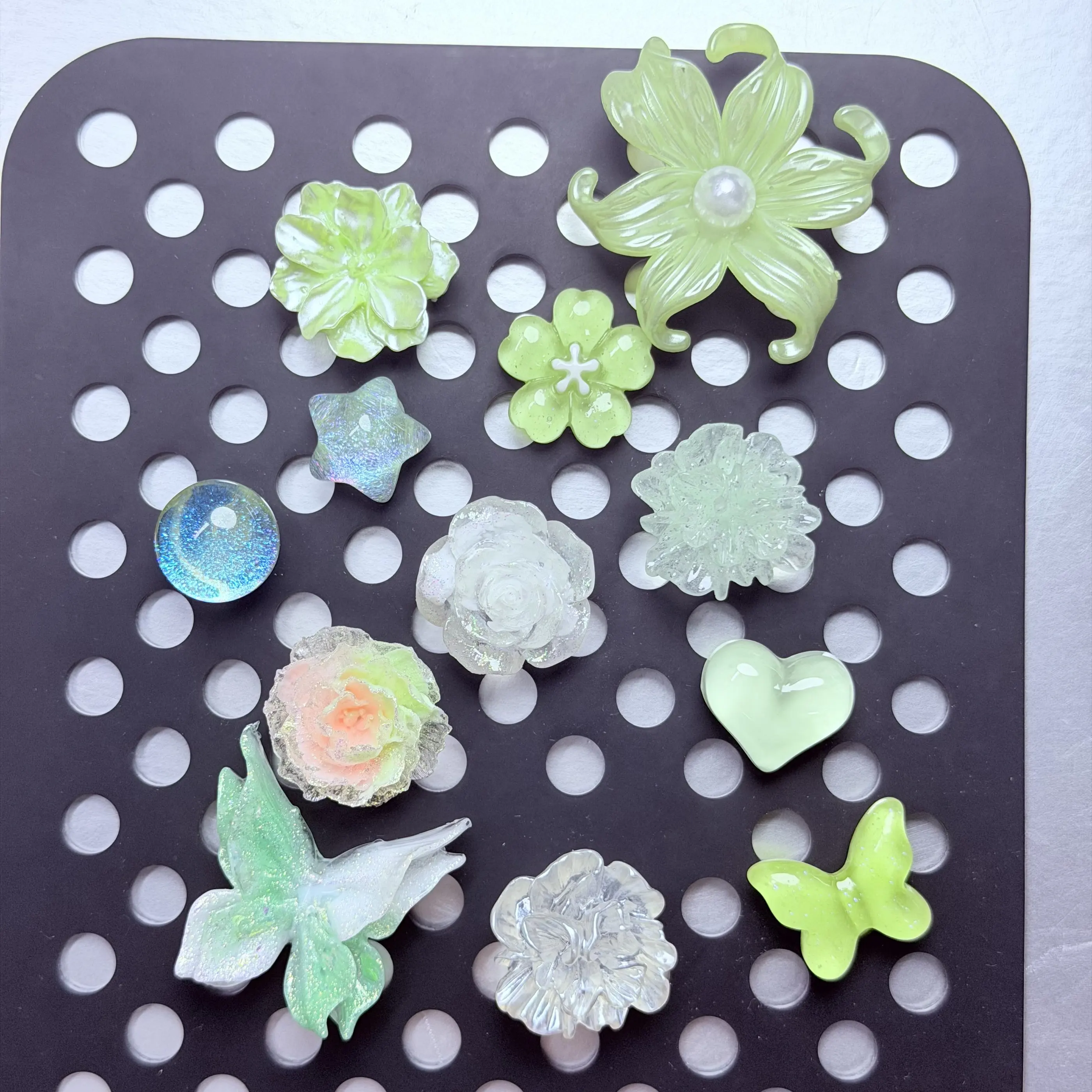 12Pcs Pretty Flowers Butterfly Resin Sandal Pin Decorations Heart Adult Shoe Buckle Charms For Birthday Present
