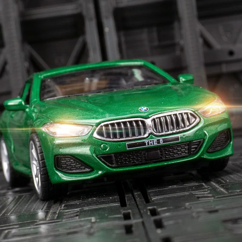 โมเดลรถ BMW M850i Coupe อัลลอยด์ ขนาด 1:35 ของเล่นรถสปอร์ตโลหะ พร้อมฟังก์ชั่นเสียงและไฟจำลอง รายละเอียดสมจริง