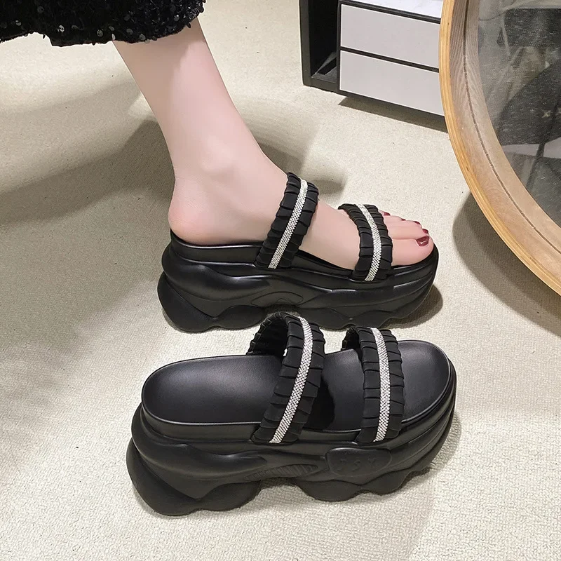 أحذية شبشب منزل منصة النعال النساء الشرائح المنخفضة الكعب البغال المطاط الوجه يتخبط 2025 الصيف عالية هاواي جولة تو روما P