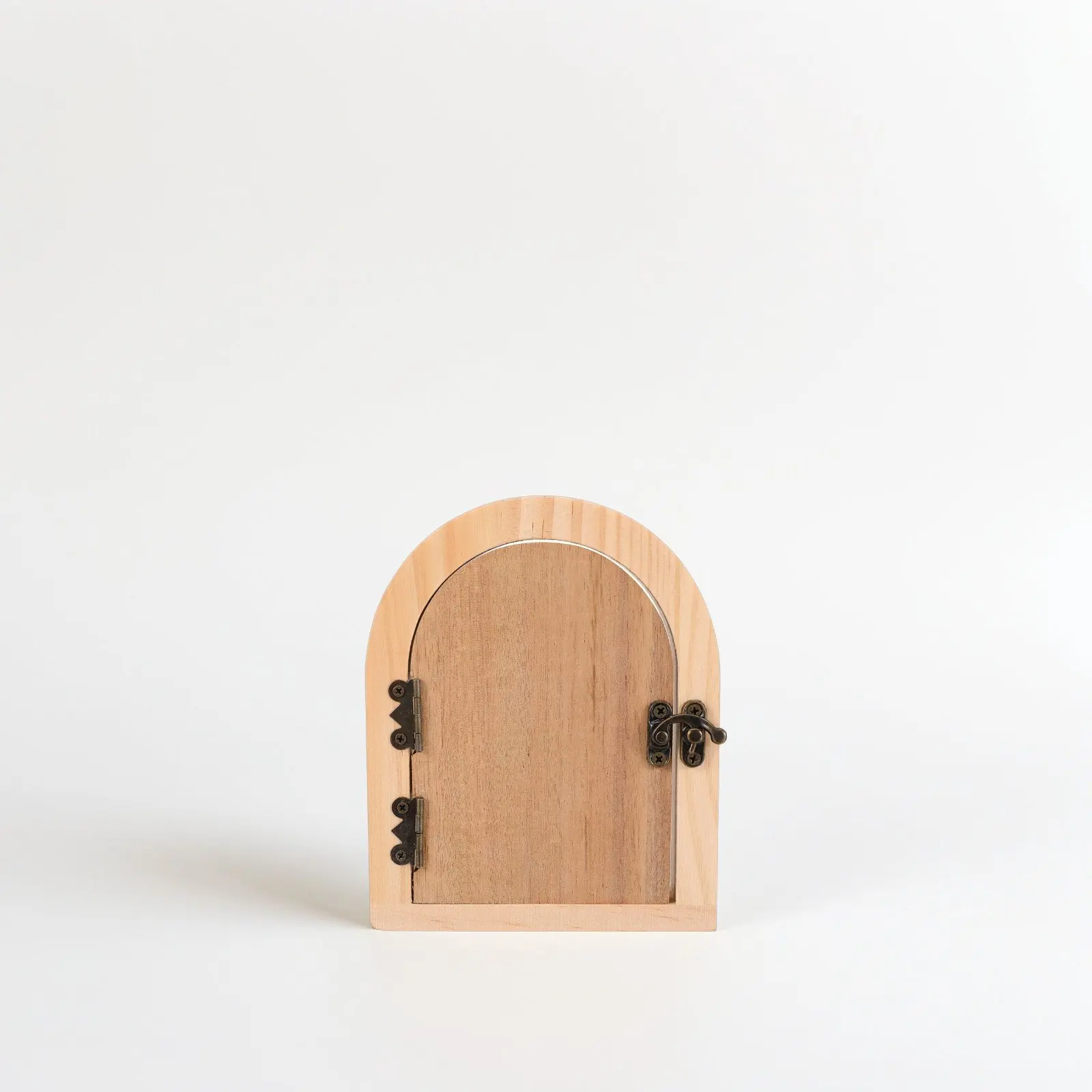 fairy-door-outlet-cover-childproof-wooden-decorative-electrical-outlet-plate-baby-safety-kids-room-protection