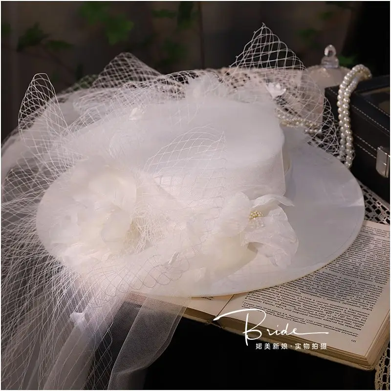 

Fairy White Wedding Party Hat Mesh Flower Large Fedora Hat with Long Mesh Face Veil Elegant Bride Hat Photo Shooting Headdress