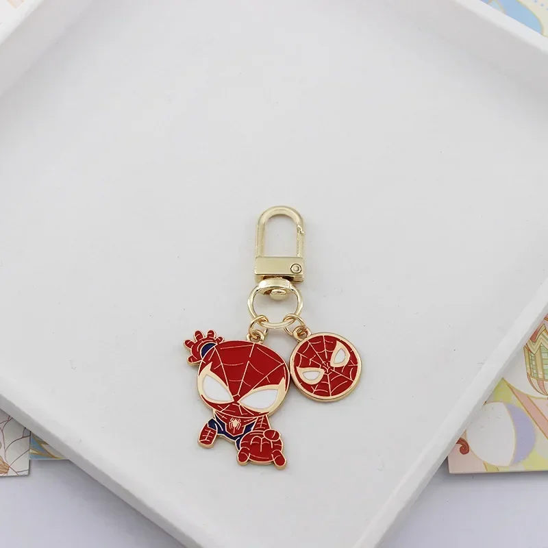Disney Iron Man porte-clés Spider-Man Thor Captain America Action Anime Figure porte-clés dessin animé voiture sac à dos pendentif ornement cadeau