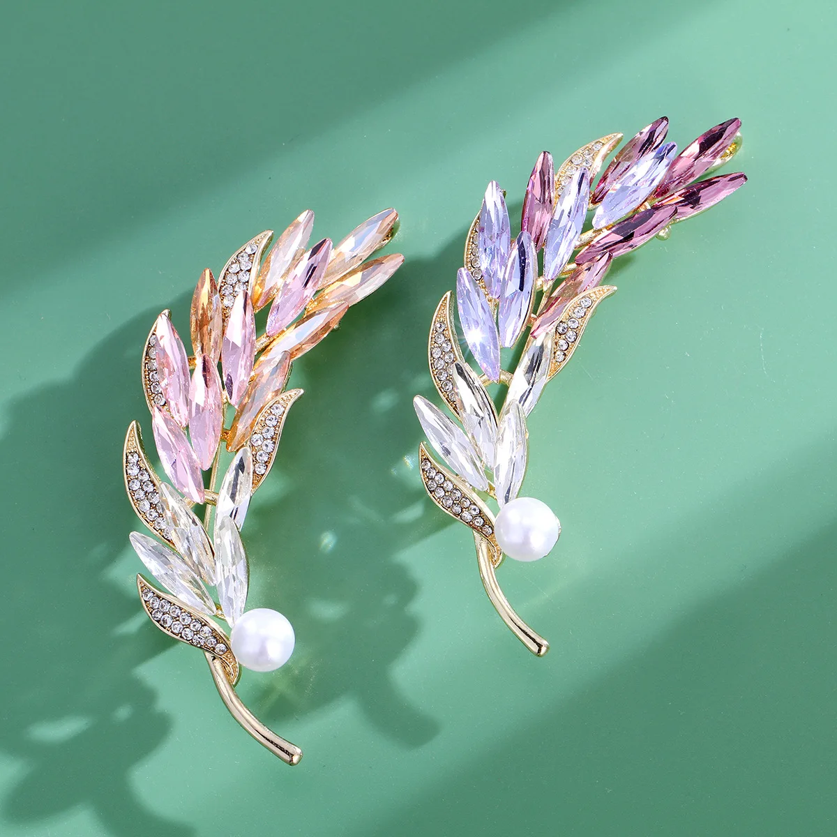 Exquisite crystal wheat ear brooch, high-end personality, versatile chest flower, light luxury, niche design, pin accessory
