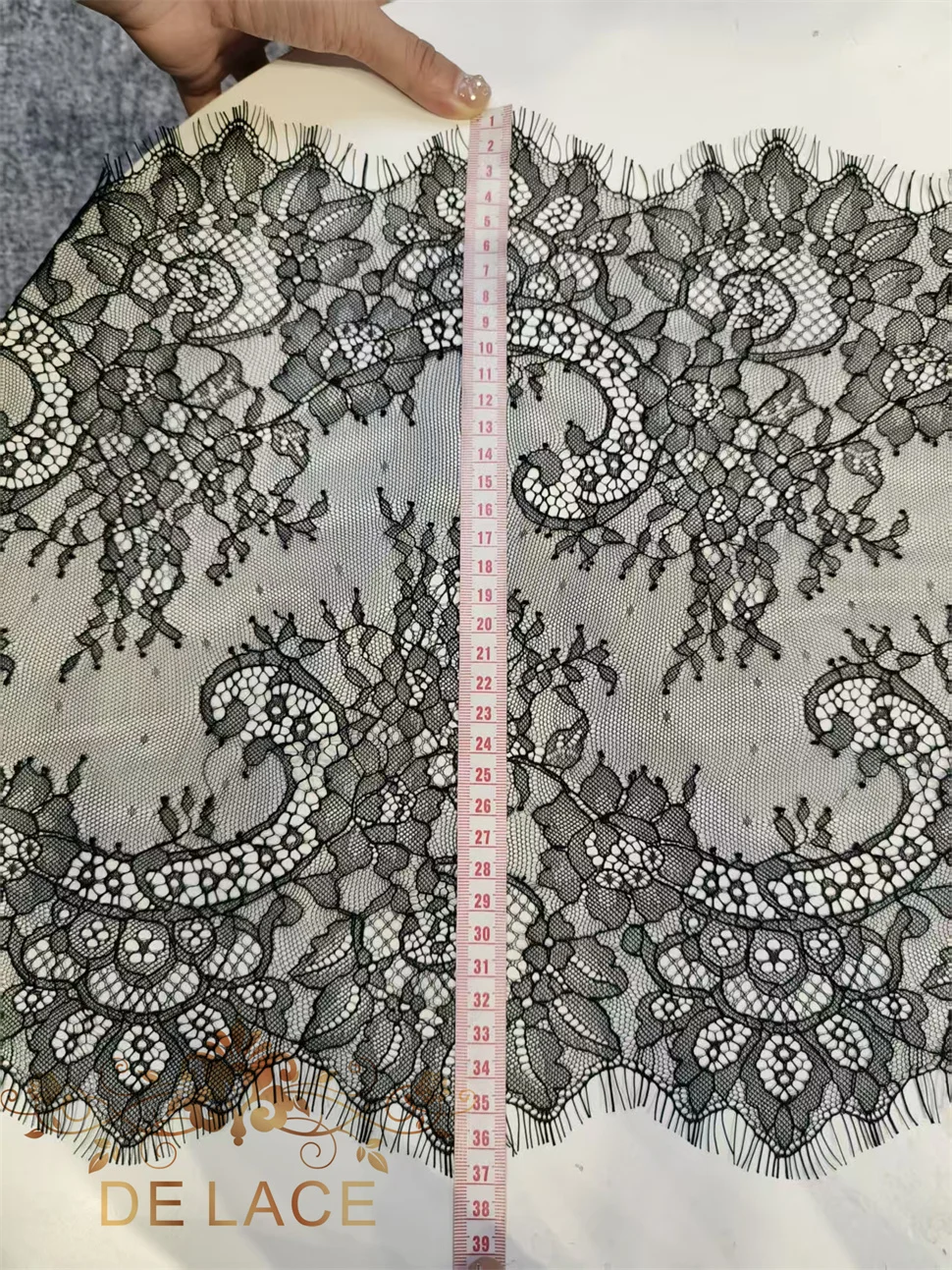 XXHB Delicado Macio Cílios Chantilly Lace Guarnições Padrão Floral Renda Oco Out Vestido de Noiva Tecido de Renda