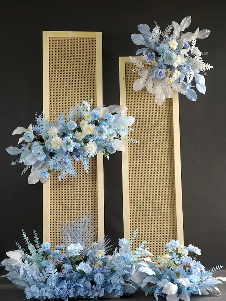 The wedding scene is decorated with a bamboo woven screen for the engagement banquet, the first year banquet,