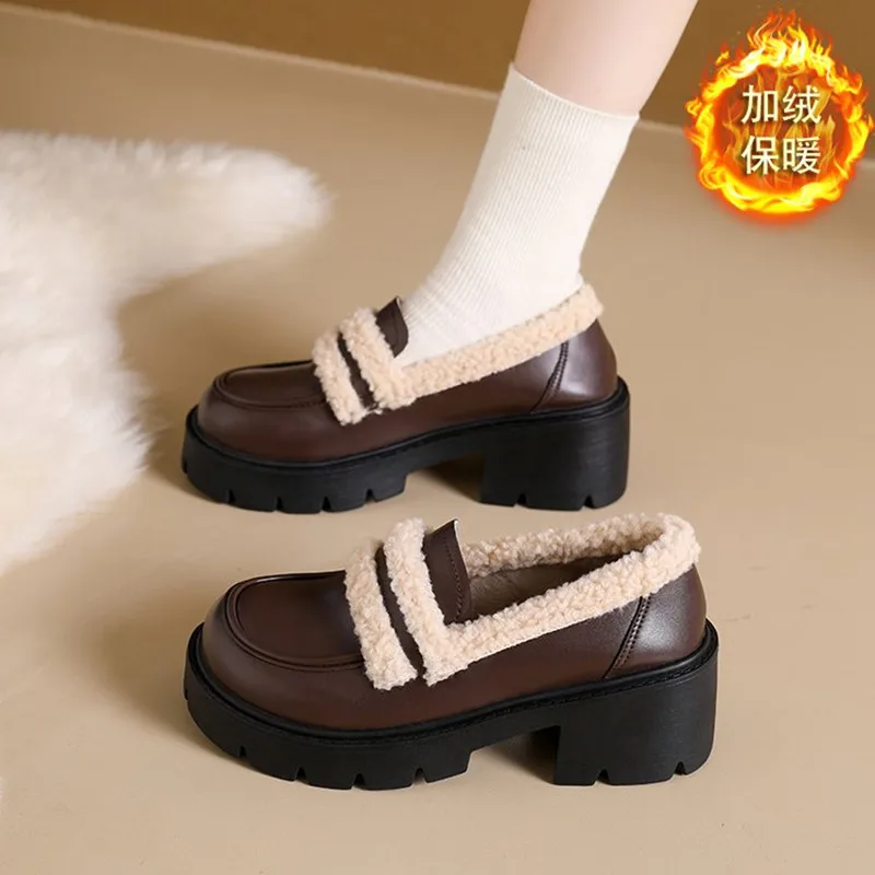 جديد أحذية بدون كعب أنيقة النساء 2025 الخريف والشتاء سميكة سوليد الثلوج الأحذية زائد المخملية الدافئة أحذية قطنية فاخرة الرجعية حذا فردي للسيدات