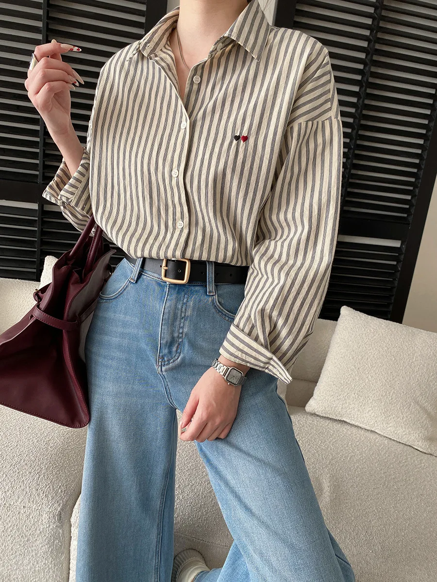 

Spring and summer women's casual retro striped heart embroidered lapel loose cotton long sleeved shirt